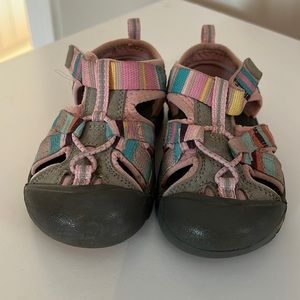Keen size 7 toddler shoes pink